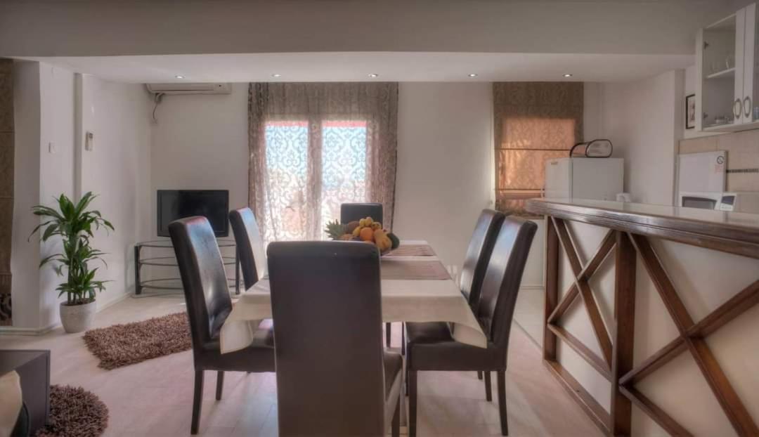 Apartments Aleksandar Petrovac Phòng bức ảnh